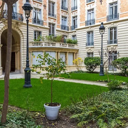 Le Magnifique - 3 Chambres 9e *