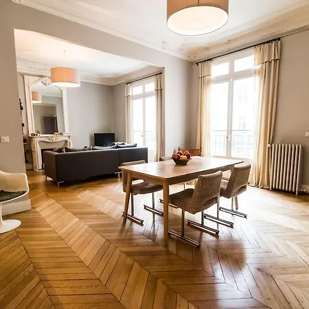 Le Magnifique - 3 Chambres 9e *