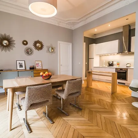 Le Magnifique - 3 Chambres 9e *